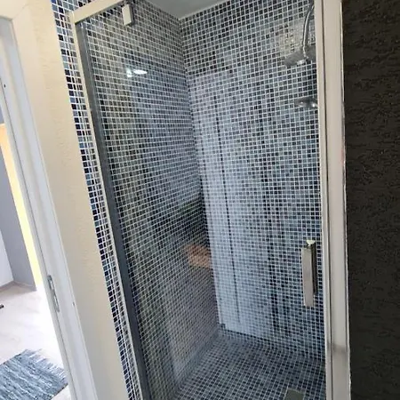 Apartment Pomiculturii 8 *