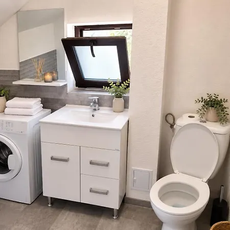 Pomiculturii 8 - Quiet 1br With Balcony شقة *